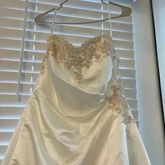 NWT David's Bridal Wedding Dress Style# 10042037 Ivory - 12 - Picture 1 of 14